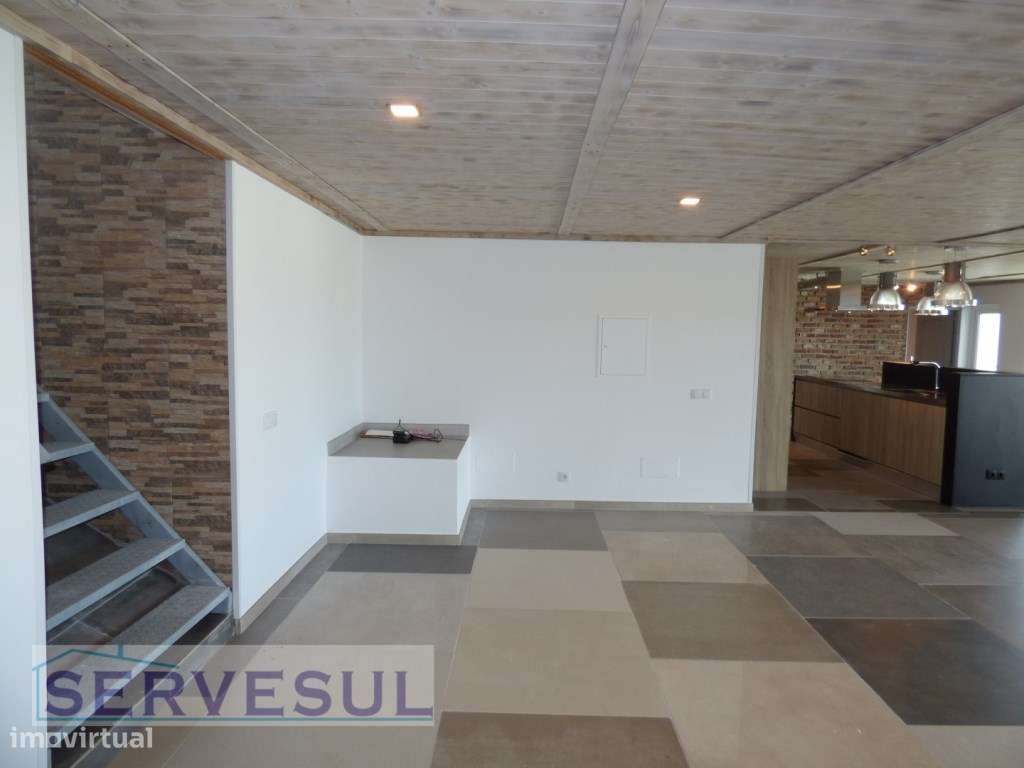 Espaçosa moradia de 2 pisos composta por 4 quartos com piscina e vi...-7