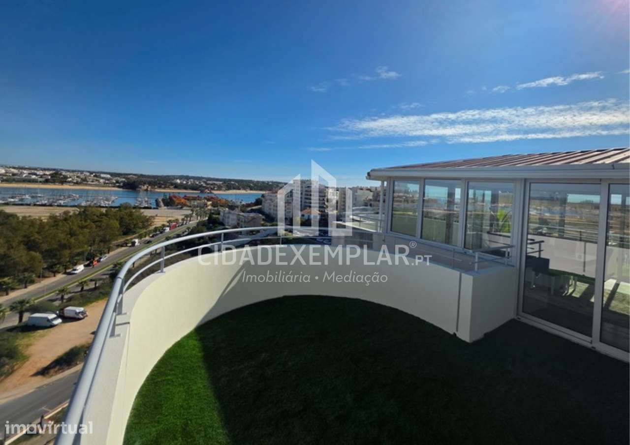 Luxuoso Penthouse T2 Totalmente Remodelado – Portimão, Algarve-20