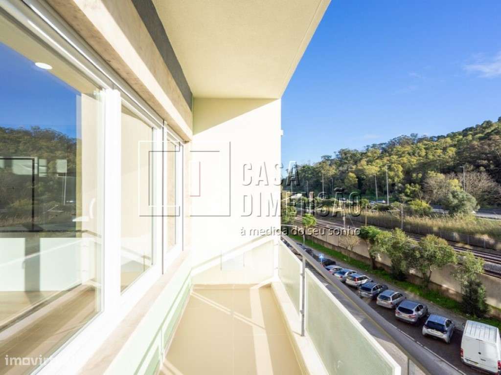 Apartamento de tipologia T3 com varanda, mobilado e equipado em Ben...-10