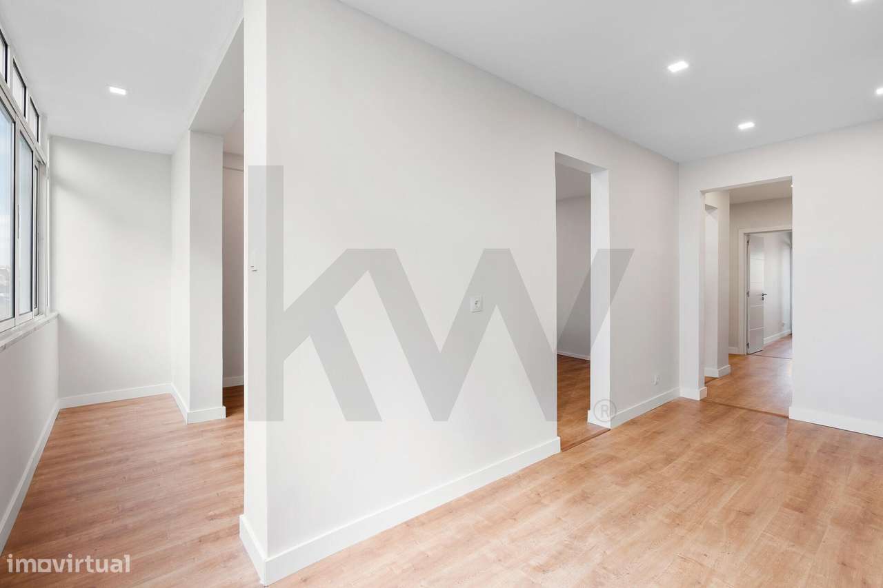 Luminoso Apartamento T2 | Atualizado e Com Varandas | Massmá, Sintra - Grande imagem: 5/27