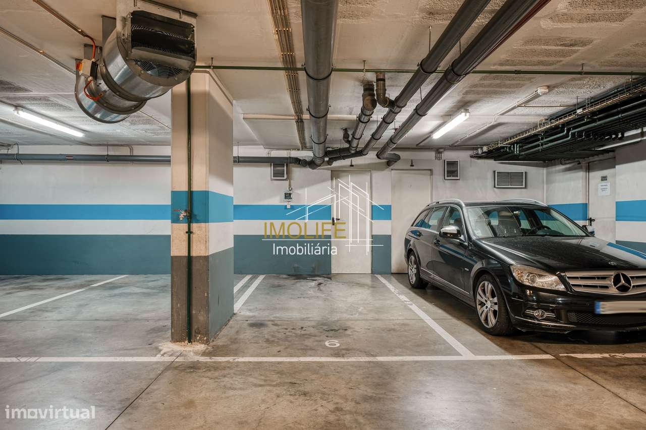 Apartamento T2 com Vista Desafogada em Benfica-40