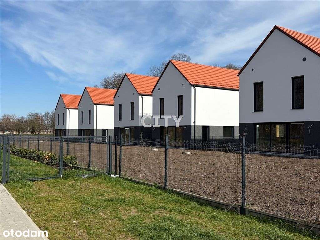 dom jednorodzinny wolnostojący w sąsiedztwie lasu