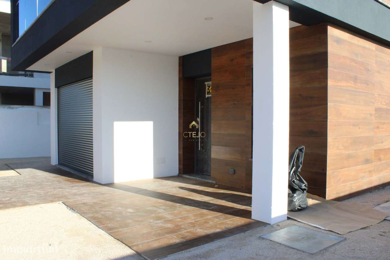 Moradia T4 com PISCINA e ROOFTOP num REFÚGIO de LUXO na NATUREZA - Grande imagem: 4/60