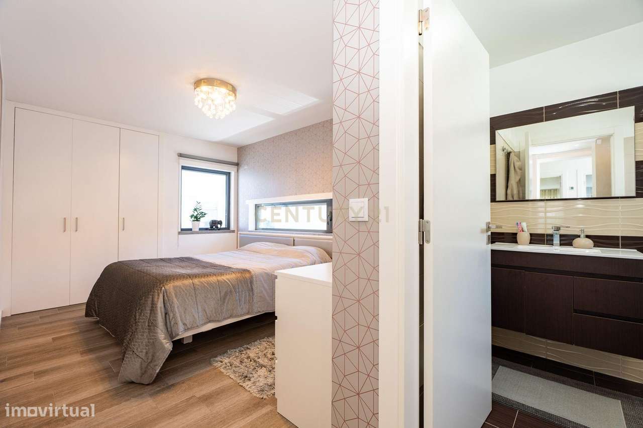 ** Moderna Moradia T4 c/ piscina e rooftop no condomínio privado "Vill-41