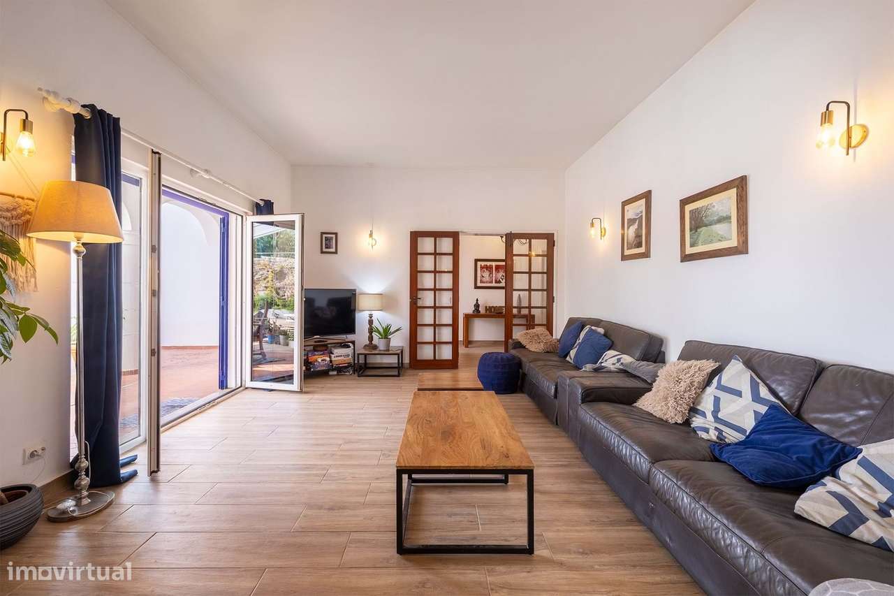 DESLUMBRANTE E ESPAÇOSA MORADIA PRIVADA T4 COM VISTAS, PISCINA E JARDI - Grande imagem: 5/47