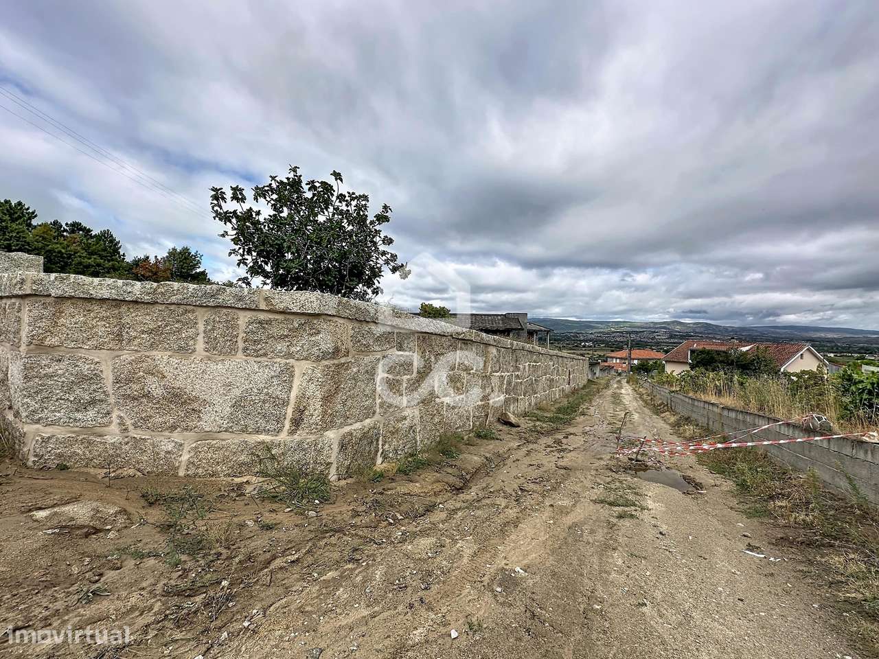 Terreno para construçao, com projeto aprovado para uma moradia, com vi-10