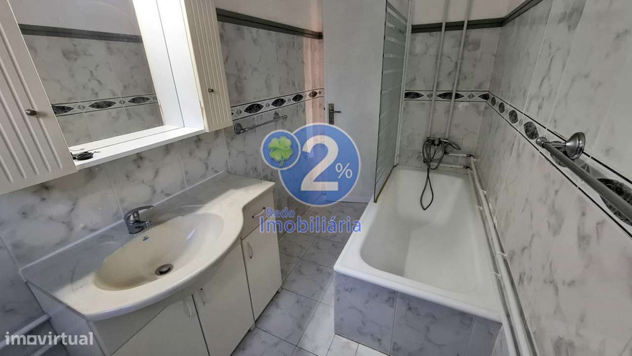Apartamento T5 Duplex com Logradouro - Pousos-41