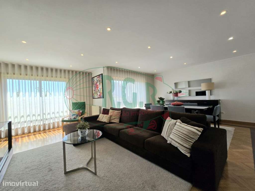 Apartamento T2| Lg Garagem 2 Carros | Localização Central São Cosme-12