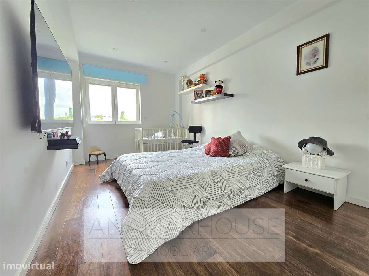 T2 Remodelado com Box para 2 Carros | Open Space 37m² | Vista Verde |-4