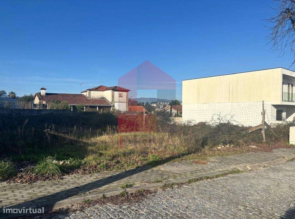 Moradia V3 Unifamiliar em ESTRUTURA, Vila Verde - Grande imagem: 4/27