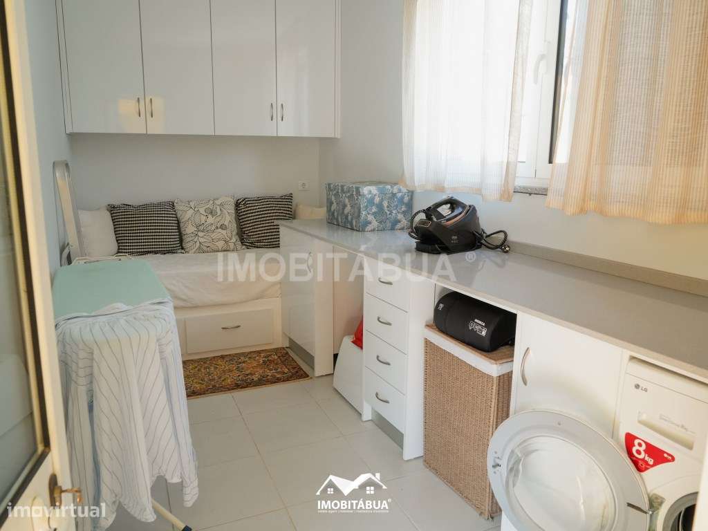 Casa privada com 4 quartos, piscina, pátios e acomodações versáteis.-37