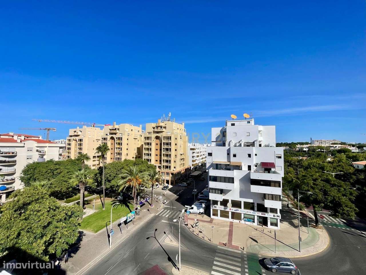 Exclusivo Apartamento T2 - Quarteira - Lugar de Garagem - Varandas - P-0