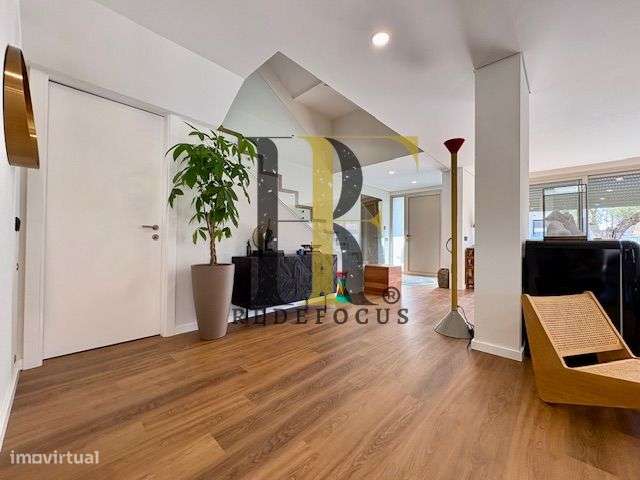 Moradia T4 de Luxo com Piscina e Jardim em Esmoriz-15