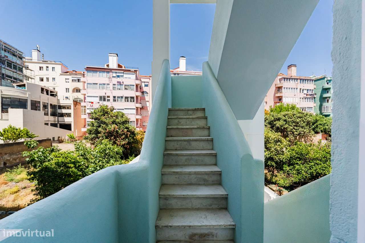 T2+1 Totalmente renovado com piscina | Penha de França |-33