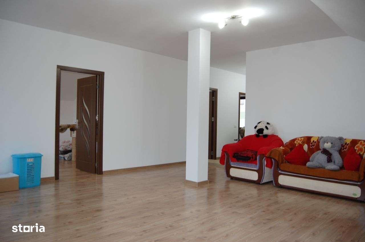 Vila cu Priveliște la Lacul Siutghiol-Spațiu Ideal pentru Două Familii-15