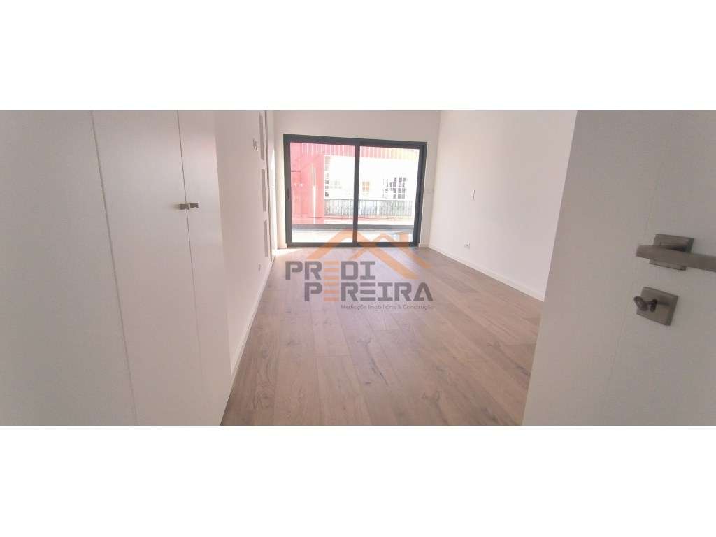 Última fração disponível!
T3 de luxo, com terraço e uma box, inser...-12