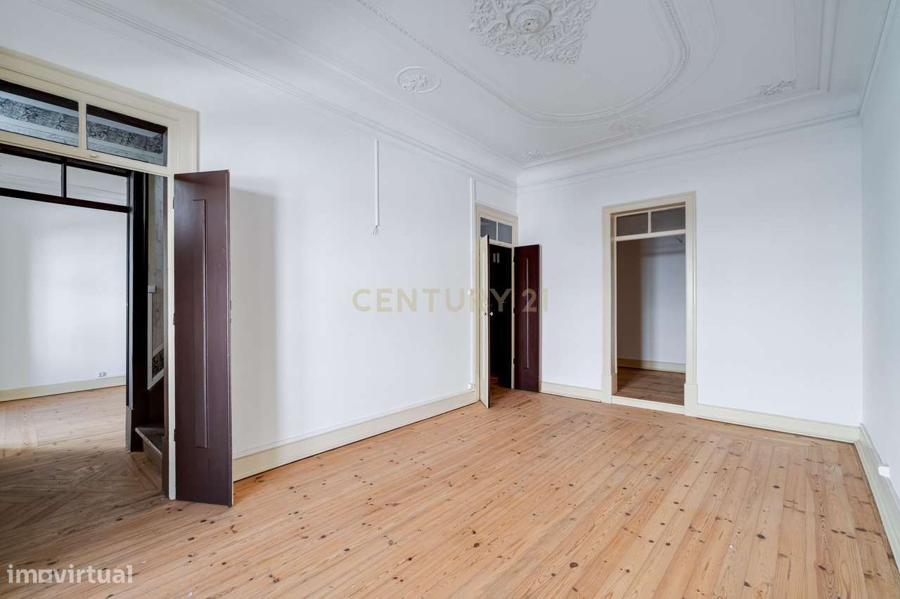 "Exclusiva Moradia Senhorial no Coração Histórico de Évora."-23