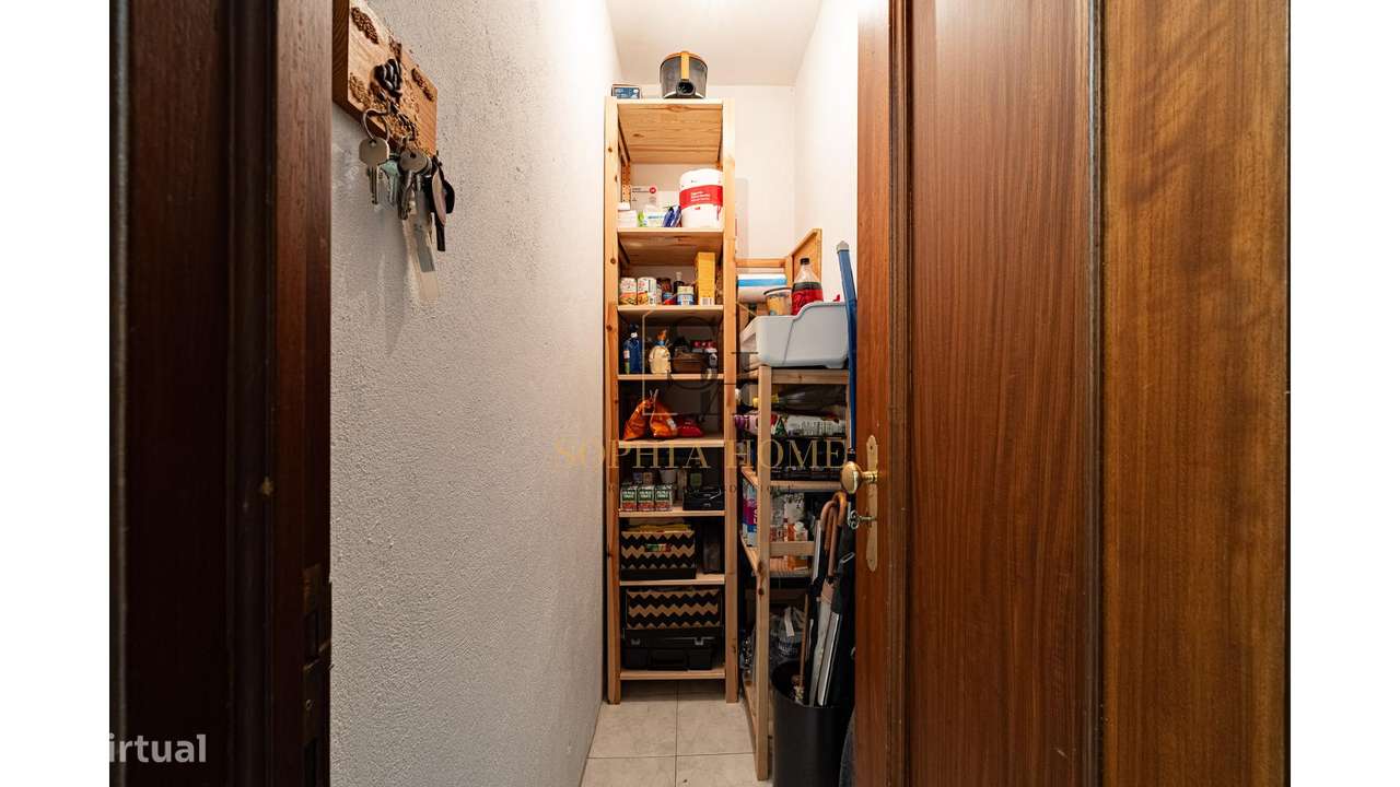 T2 c/ terraço e box, em Mafamude-11