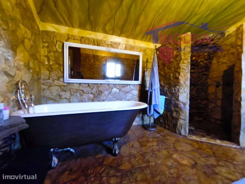Propriedade com moradia, anexo, piscina e terreno com mais 2 ha-51