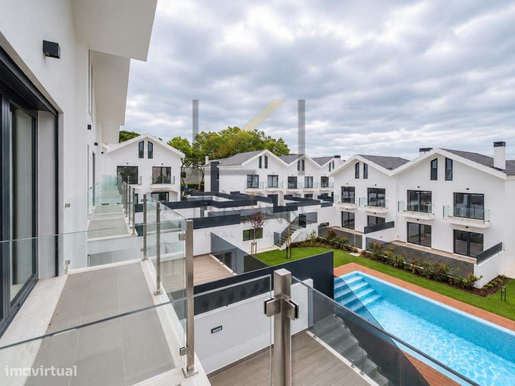 Moradia de Luxo T4 , São Pedro Do Estoril, com Piscina e Garagem-49