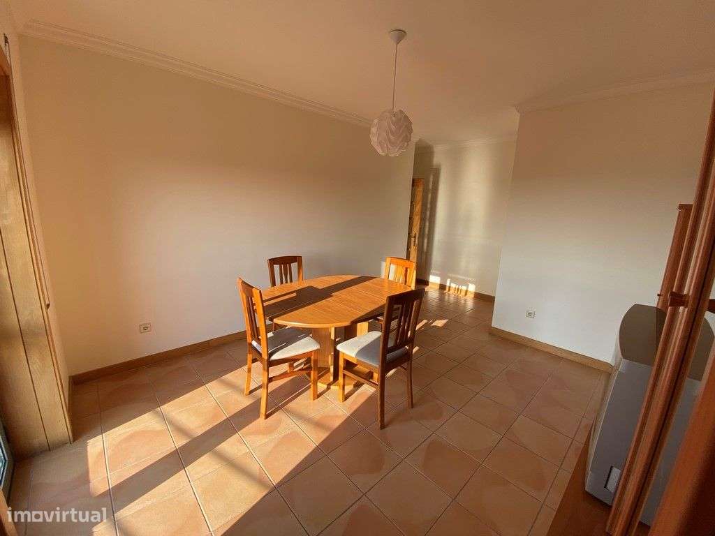 Quarto para Rapaz Estudante – Mário Sacramento / Glicínias - Grande imagem: 3/8