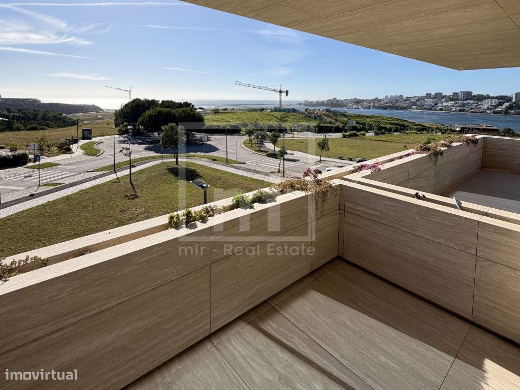 Moradia de Luxo V3+1 - Vista Mar e Rio-16