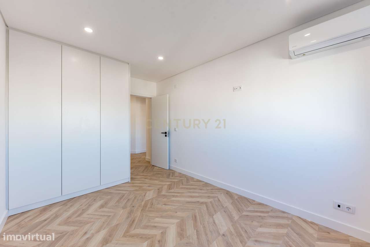 Apartamento T3 Totalmente Remodelado – Cova da Piedade, Almada-32