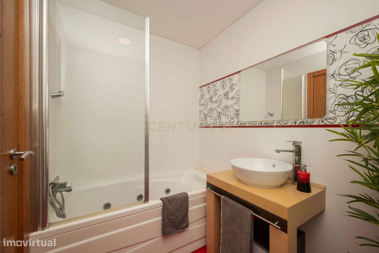 APARTAMENTO T4 DE SONHO NA AMORA | SEIXAL-27