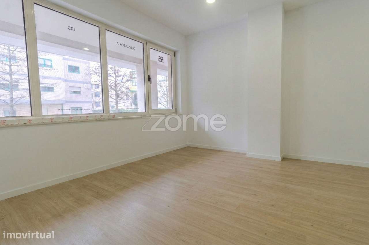 Loja convertida em habitação T0+1em Águas Santas - Grande imagem: 3/17