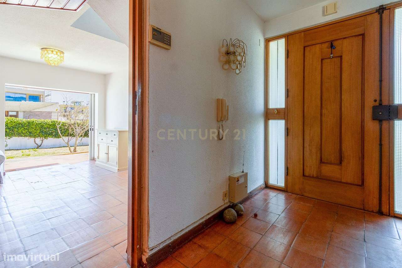 Moradia T5 com Jardim e Piscina | Albarraque – a 5 minutos da Beloura - Grande imagem: 5/34