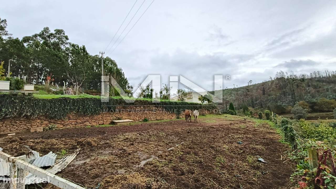 Terreno murado com construção - 2100m2-28