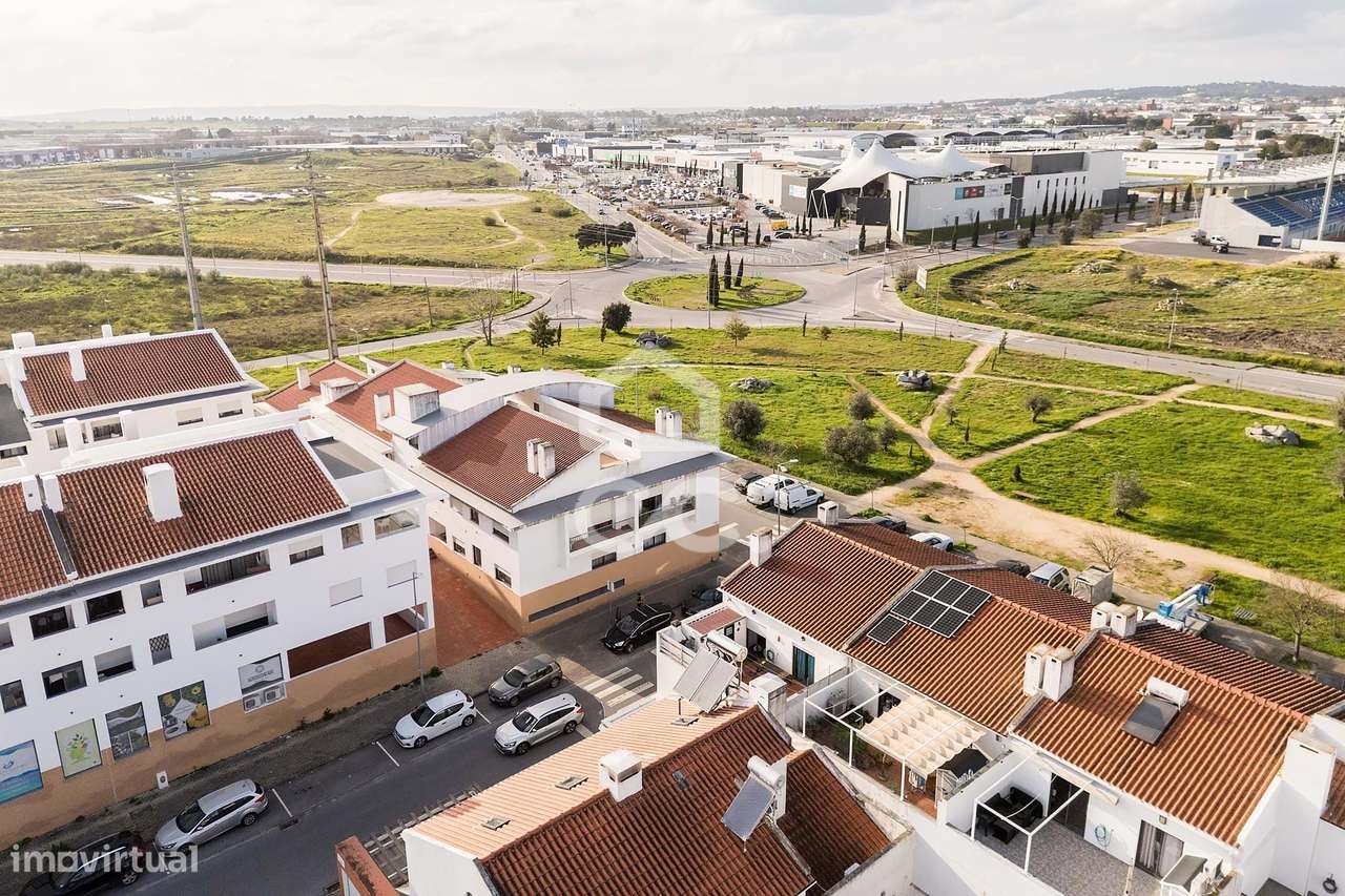 Apartamento T2 de Rés do Chão c/ Varanda e Lugar de Garagem | Villas d-33