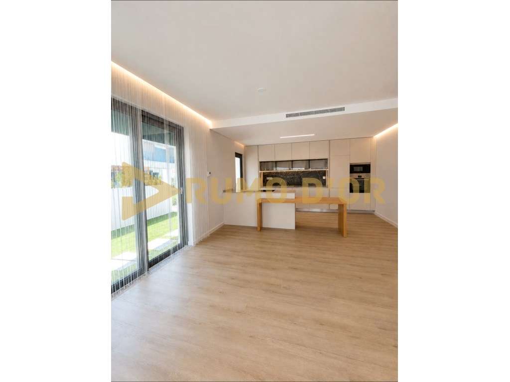 Moradia T4, garagem e piscina em Condomínio privado Albufeira-16