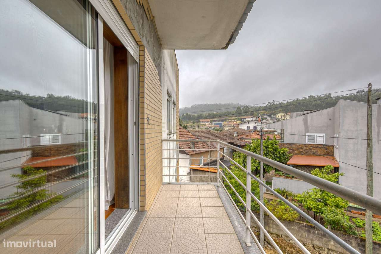 T3 com 3 varandas e Box fechada em Paredes-13