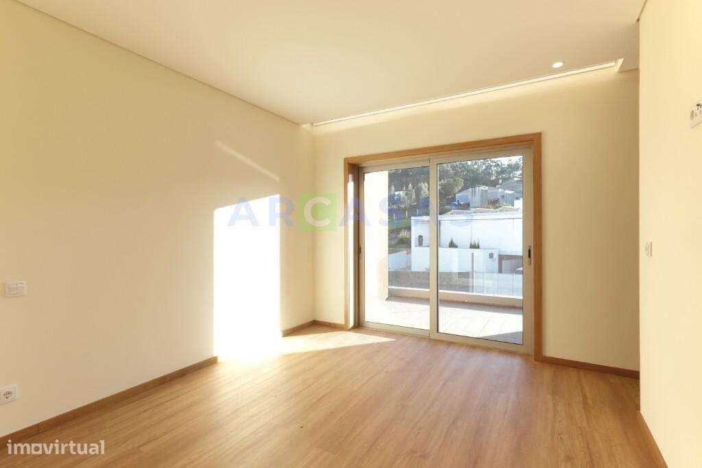 Moradia V3 com jardins e estacionamento na Trofa-21