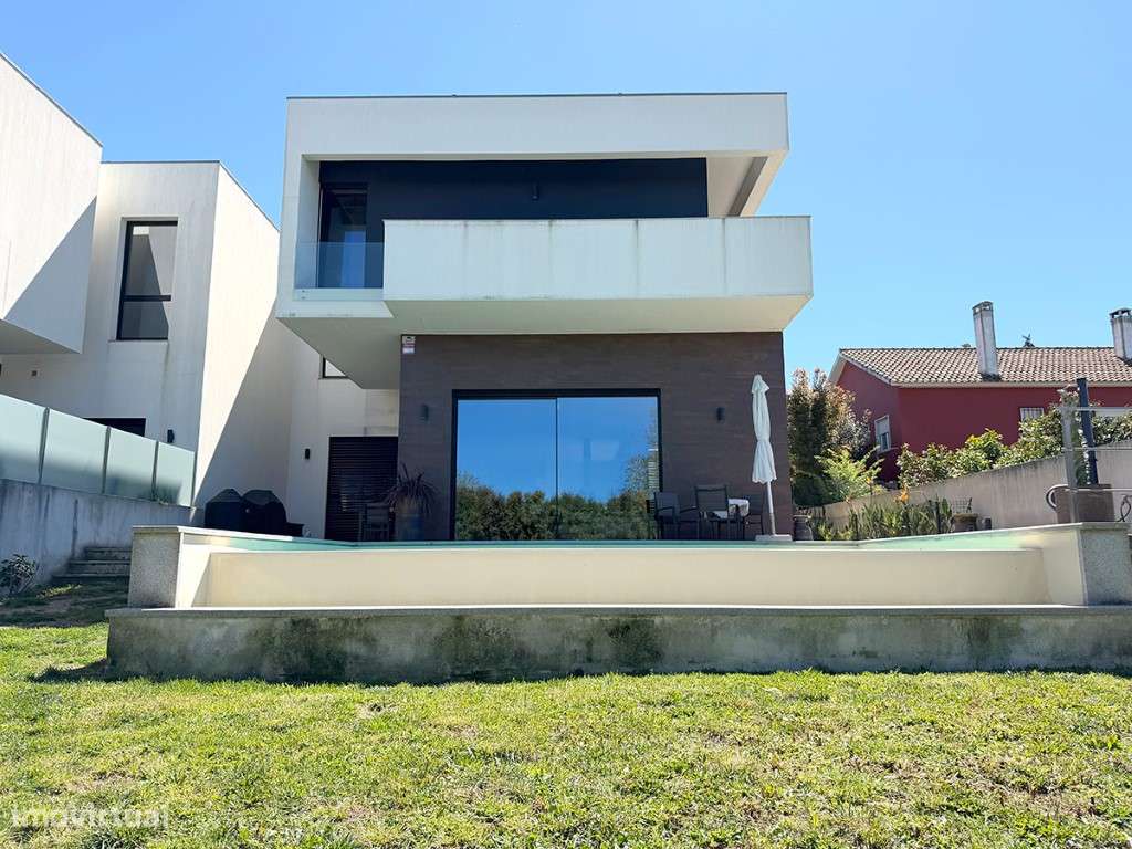 Moradia T4+1 moderna à venda em Picheleiros, Azeitão-38