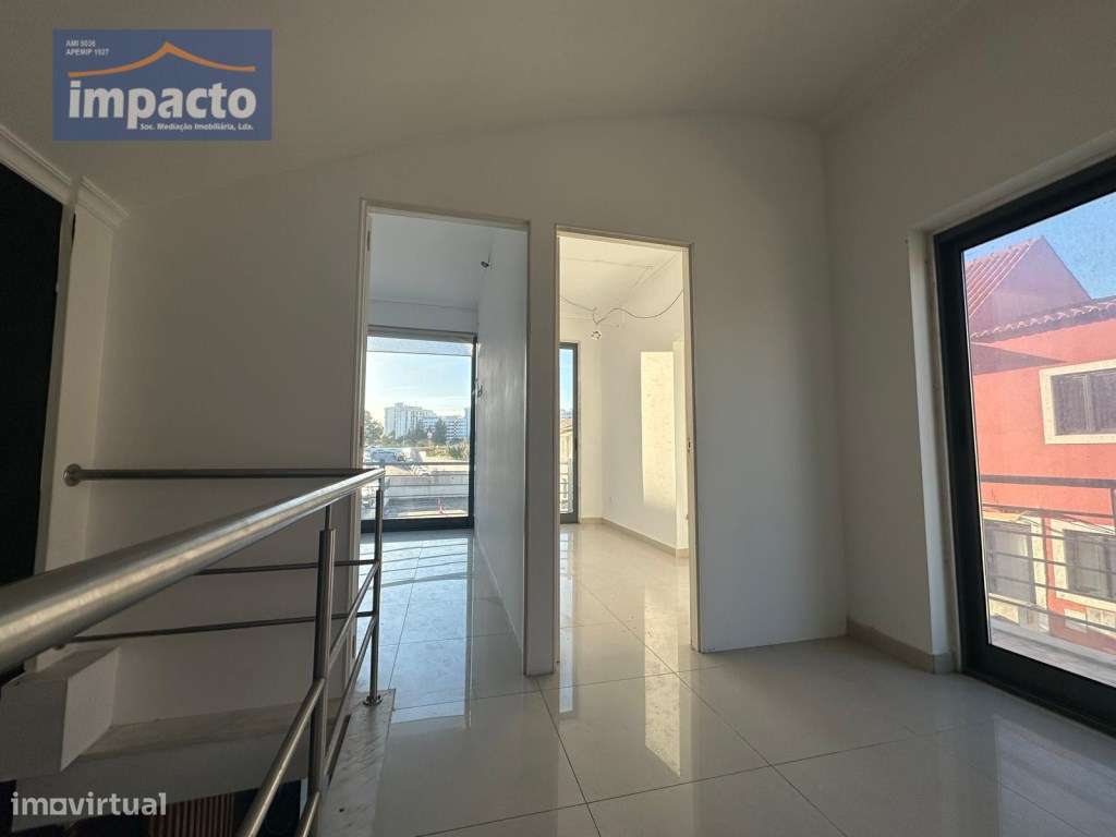 LOJA PÓVOA DE SANTA IRIA, RC e 1 Piso e garagem, possibilidade de t... - Grande imagem: 4/23