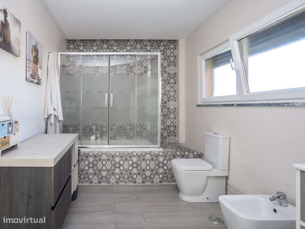 Moradia Isolada T4 com Piscina, Garagem e Acabamentos Premium-33