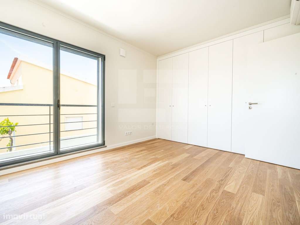 Moradia T4 unifamiliar, moderna, com piscina e estacionamento, Bice...-26