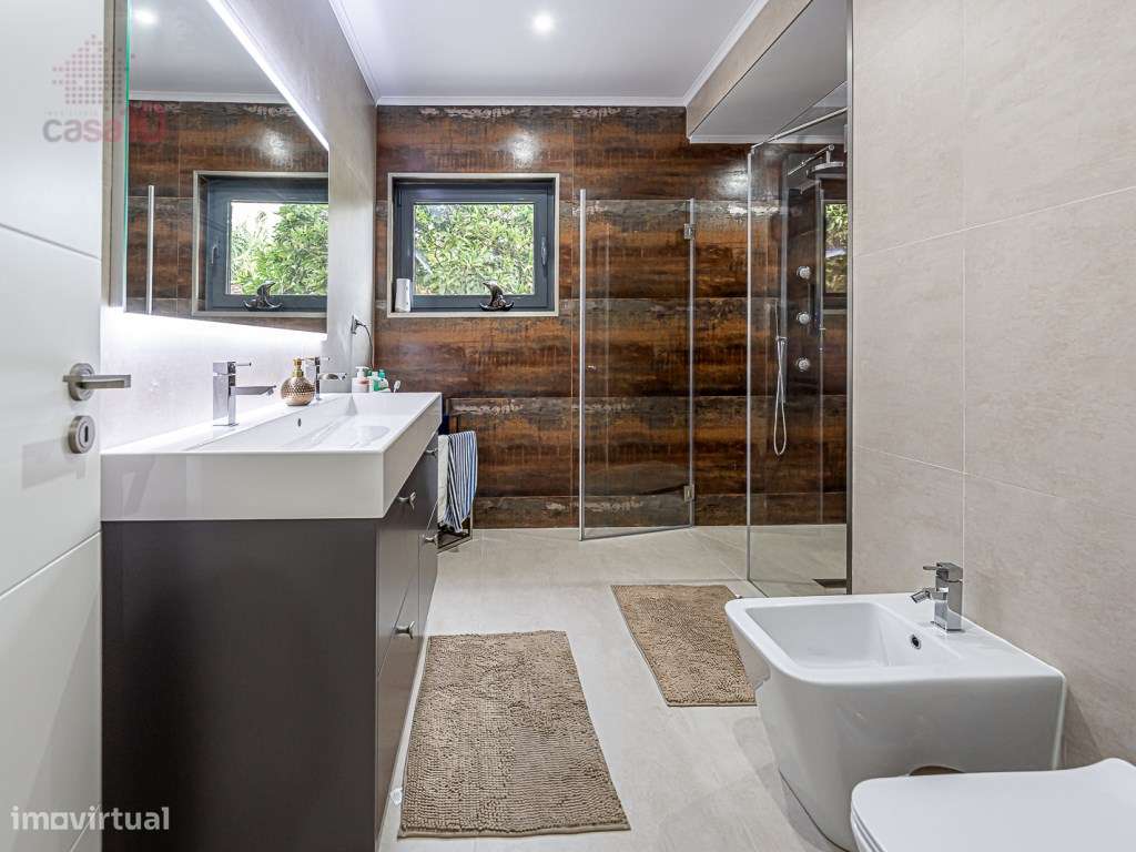 Moradia T5 renovada em Algueirão-Mem Martins, com piscina e jardim-4