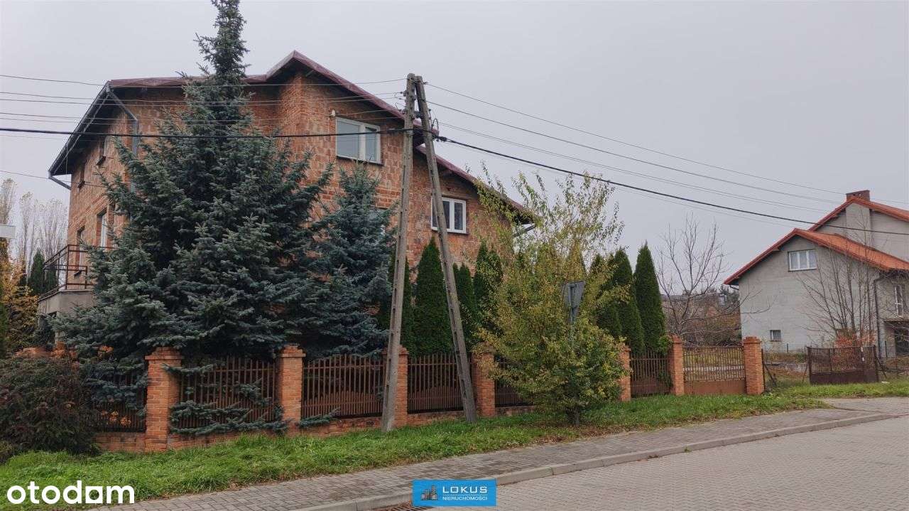 Dom 243 m2 z garażem i budynkami gospodarczymi-0