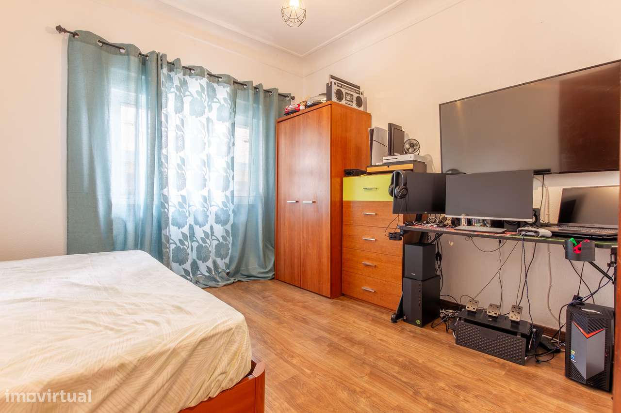 Paio Pires - Apartamento de 4 assoalhadas remodelado, com quintal-13
