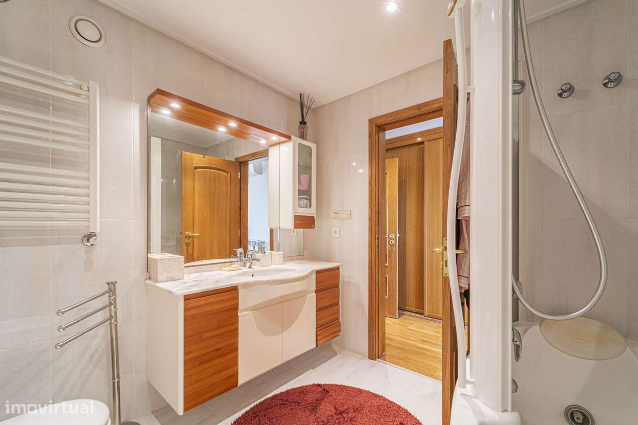 Apartamento T4 com Vista Rio no Alto do Restelo, Belém – 262 m²-31