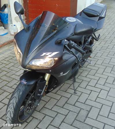 Yamaha R1 - 1