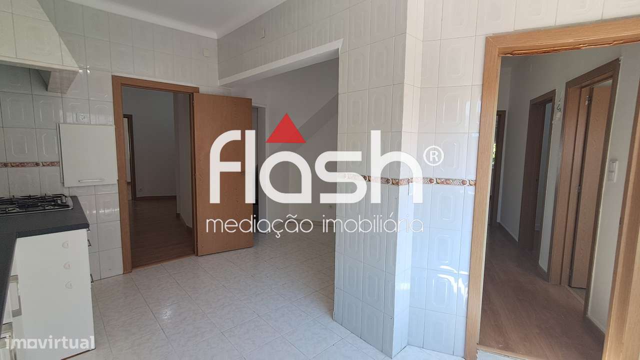 Apartamento T4 nas Mercês-11