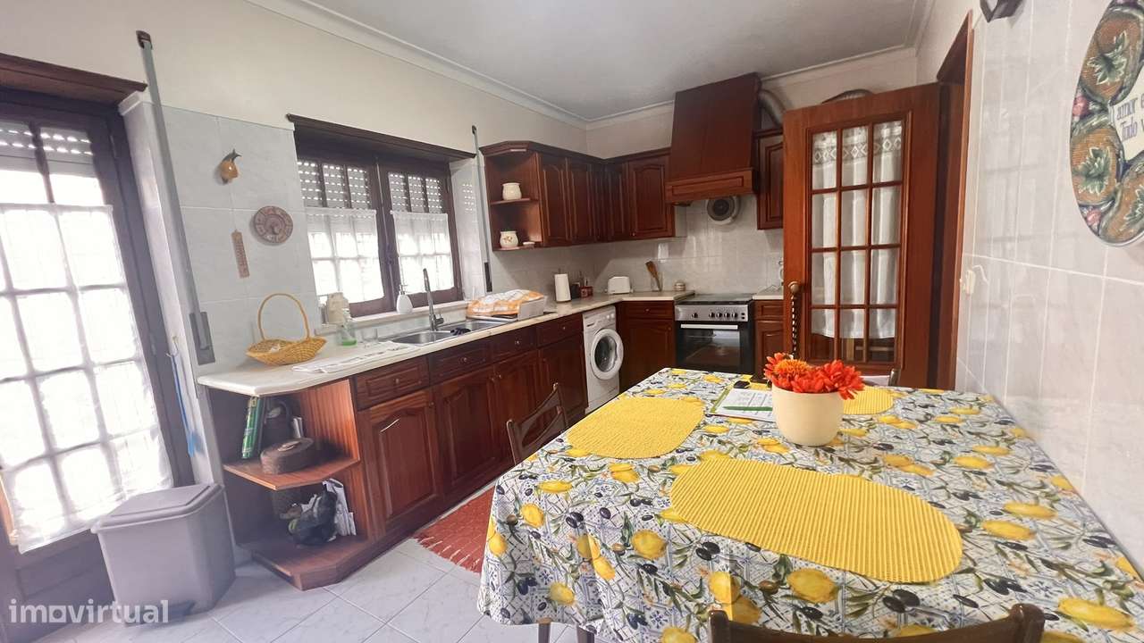 Apartamento T3 Mobilado e Equipado no Centro da Lourinhã - Grande imagem: 4/12