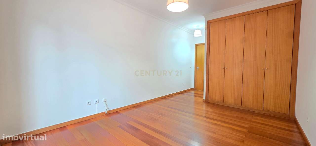 Apartamento T2+1 em Santo António-20