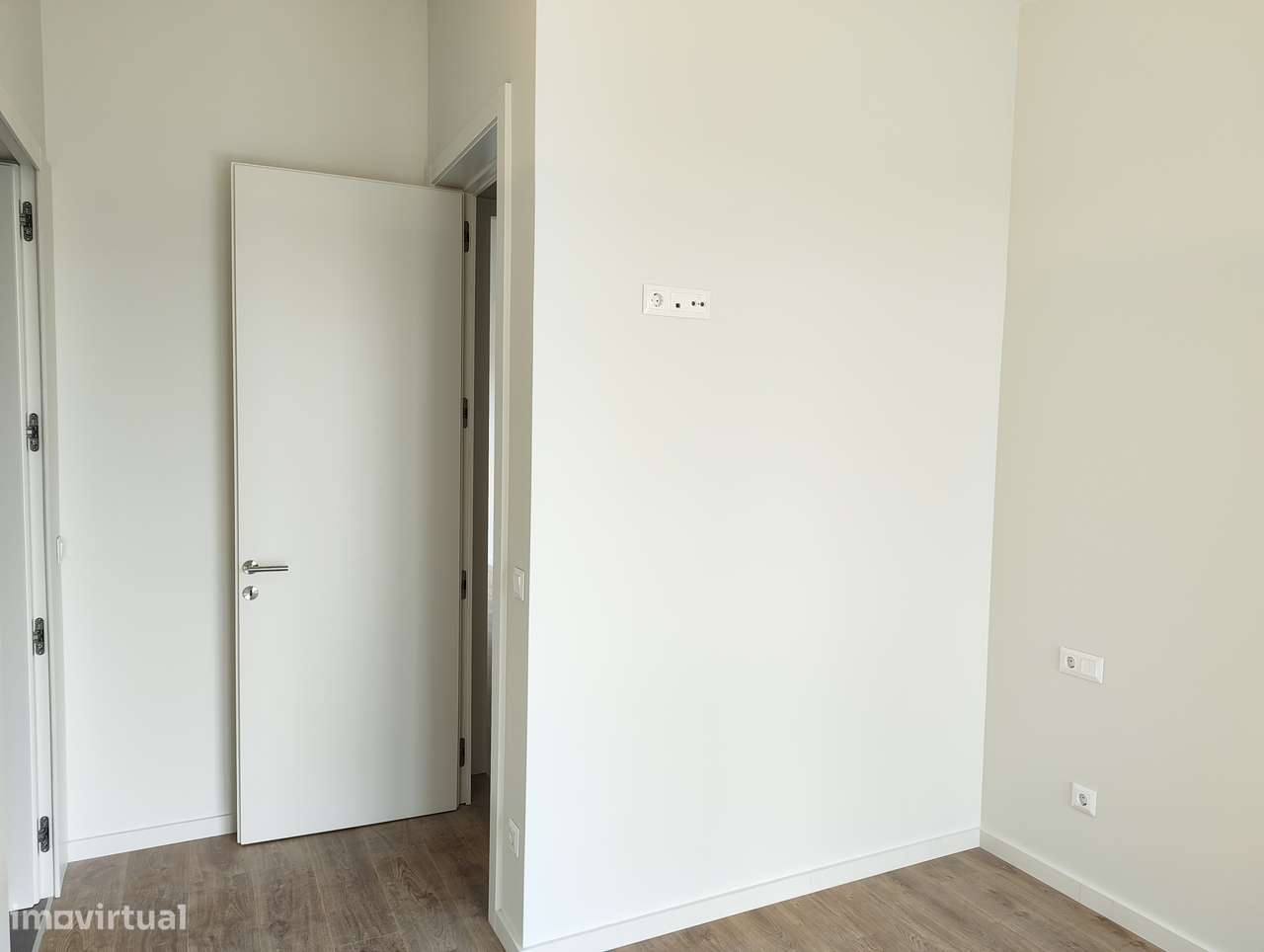 Moradia T4 com piscina e jardim em Canidelo-18