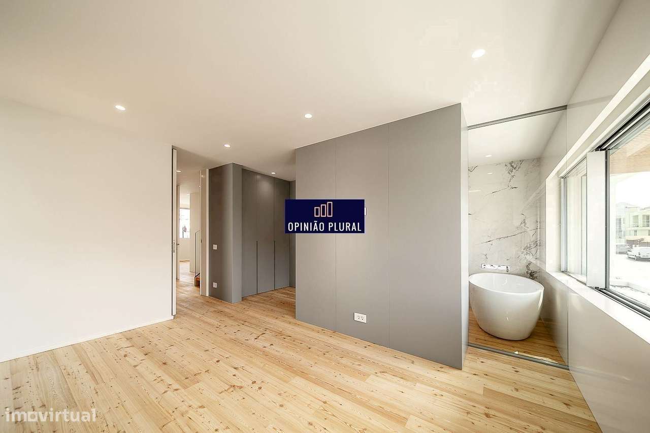 Moradia T4 Espaçosa com Escritório e Piscina Pronta a Habitar-21