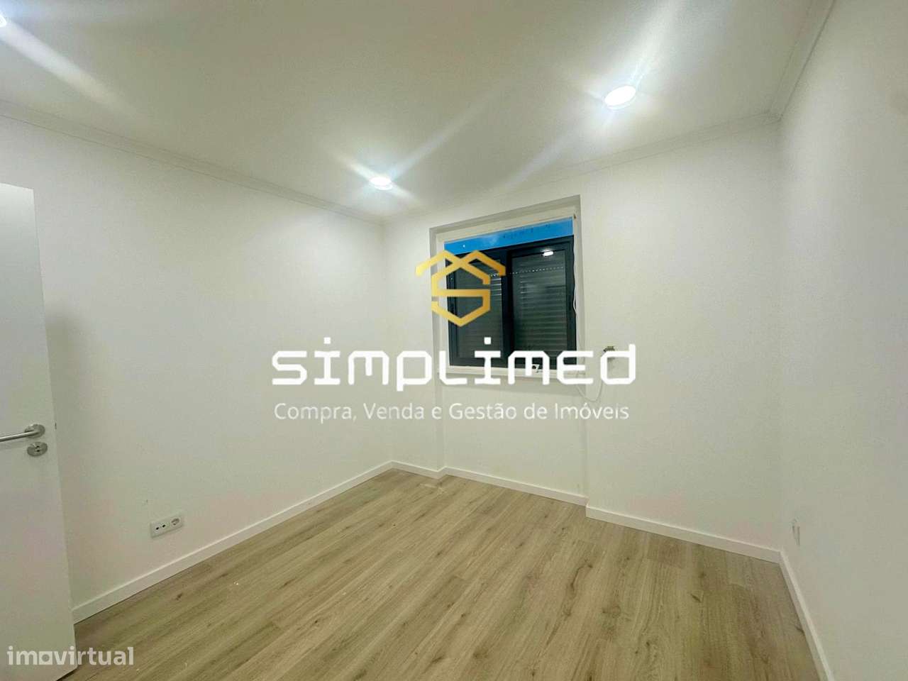 Apartamento T3 com boa varanda - Grande imagem: 3/16